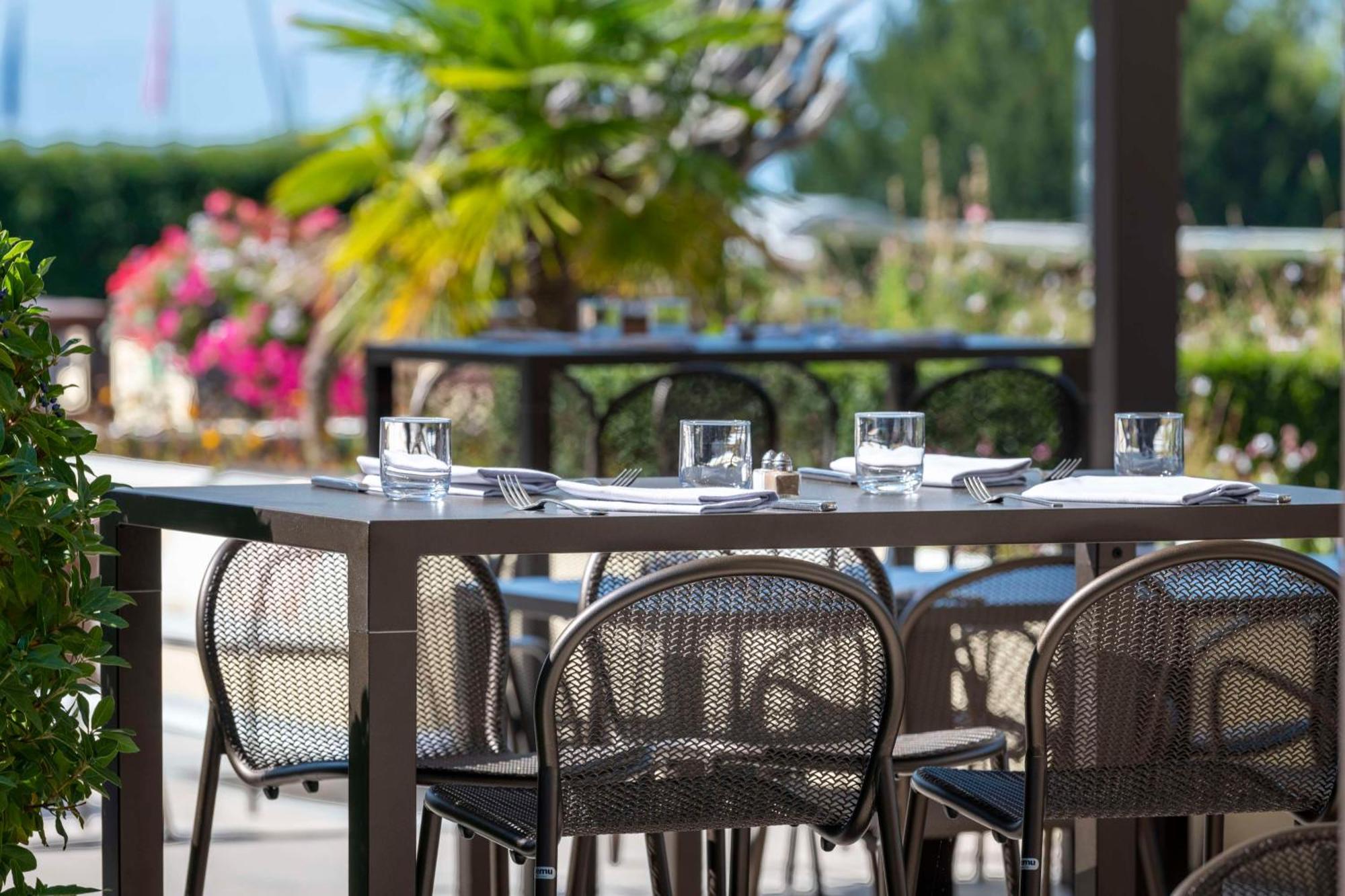 Hilton Evian Les Bains Hotell Exteriör bild